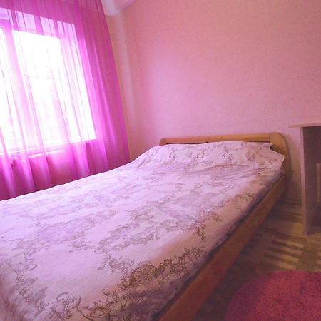 Guest House Otradny For 3 Rooms 키예프 외부 사진