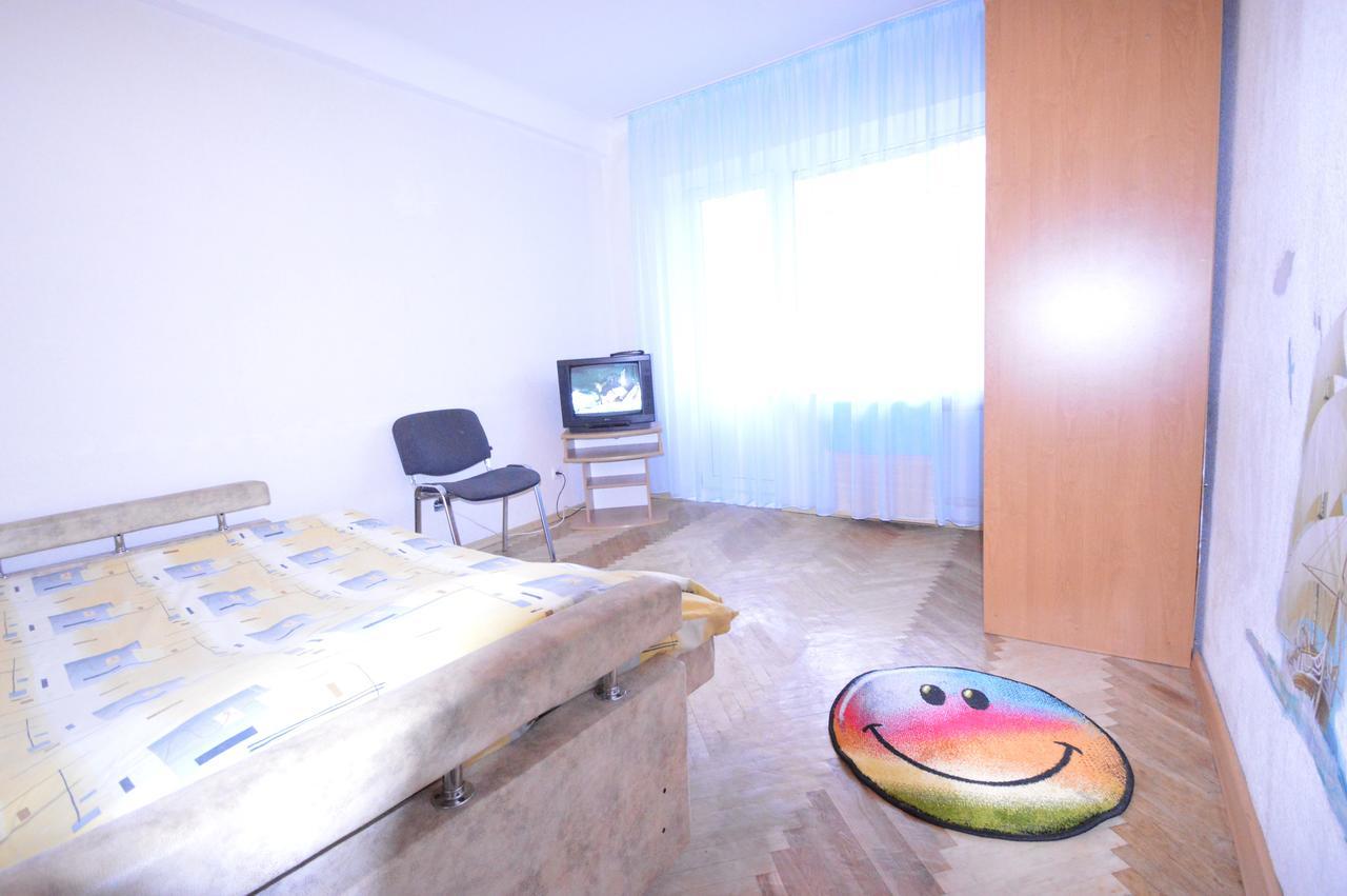 Guest House Otradny For 3 Rooms 키예프 외부 사진