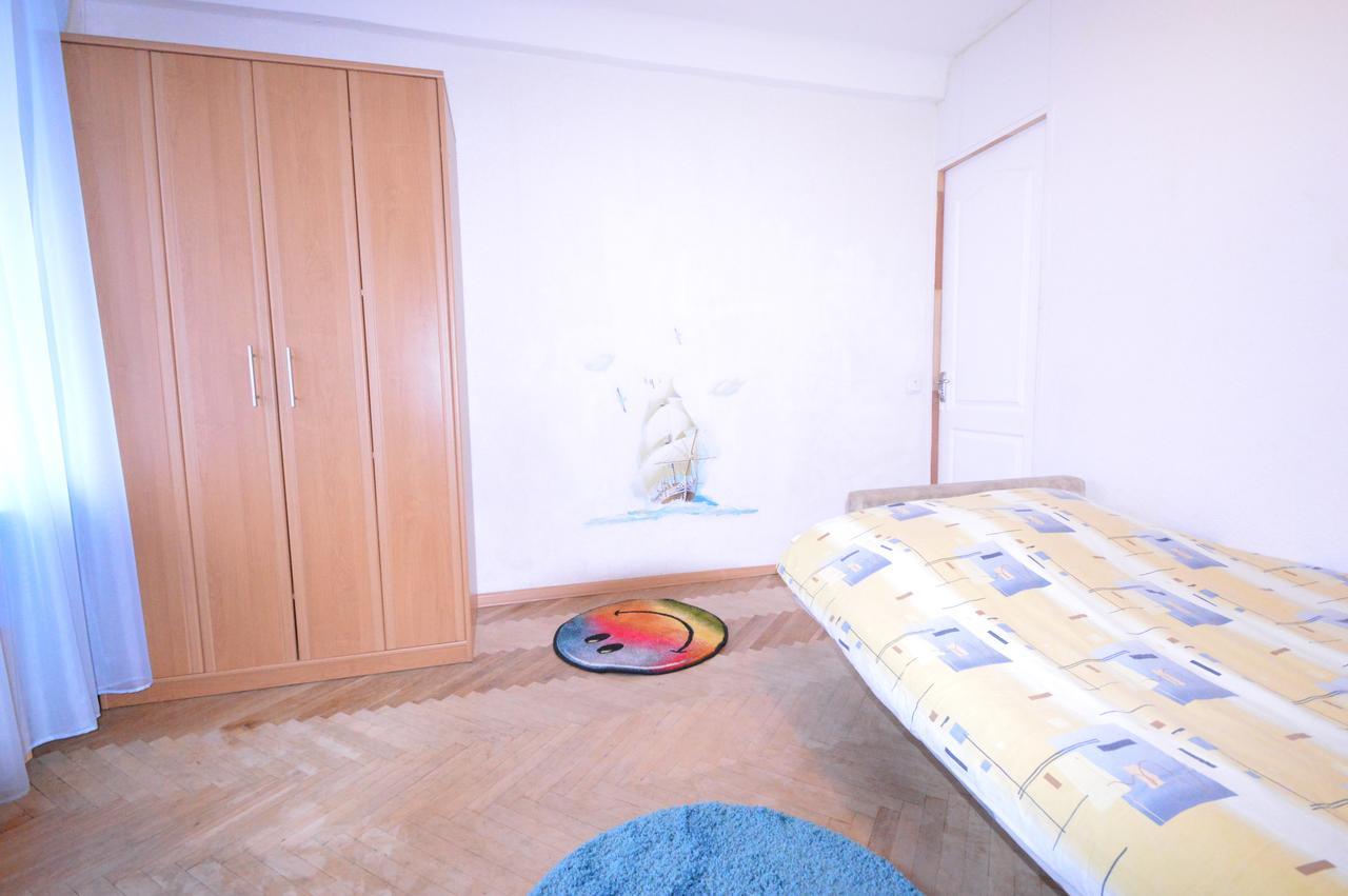 Guest House Otradny For 3 Rooms 키예프 외부 사진